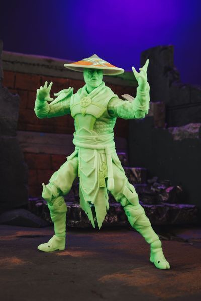 Коллекционная фигурка McFarlane Toys Mortal Kombat Glow in the Dark Edition &mdash; Raiden Gold Label 18 см MCF11096 фото
