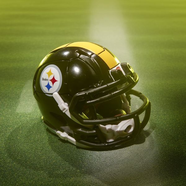 Фігурка Hasbro Transformers x NFL &mdash; Pittsburgh Steelers: Steelsmash (14 см) HASG2334 фото