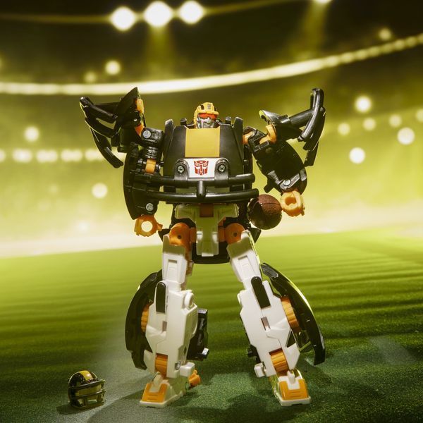 Фігурка Hasbro Transformers x NFL &mdash; Pittsburgh Steelers: Steelsmash (14 см) HASG2334 фото