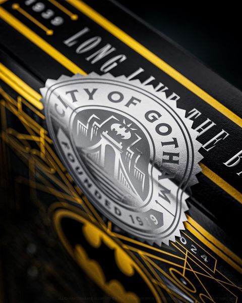 Игральные карты Theory11 Batman 85th Anniversary Playing Cards (52 шт.) T11-BATMAN-85-DECK фото