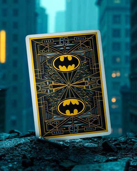Игральные карты Theory11 Batman 85th Anniversary Playing Cards (52 шт.) T11-BATMAN-85-DECK фото