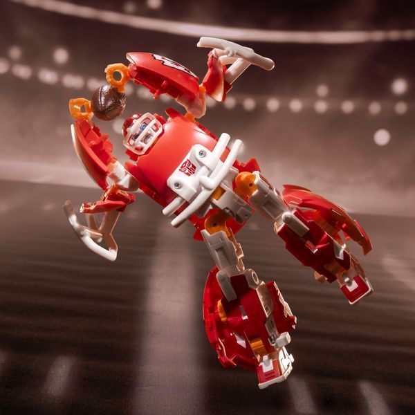 Фігурка Hasbro Transformers x NFL &mdash; Kansas City Chiefs: KC-59 (14 см) HASG2336 фото
