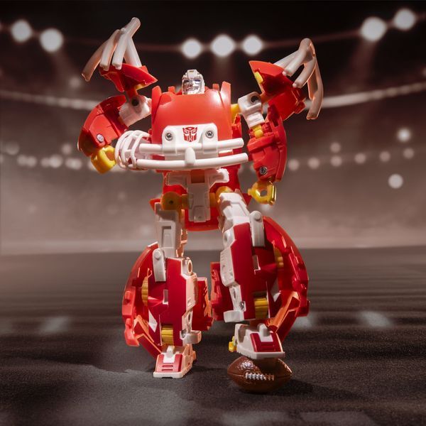Фігурка Hasbro Transformers x NFL &mdash; Kansas City Chiefs: KC-59 (14 см) HASG2336 фото
