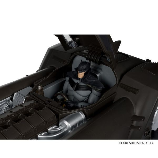 Колекційна фігурка автомобіль McFarlane Toys DC Multiverse Vehicle White Knight Batmobile (Gold Label) 18 cm AF1947 фото