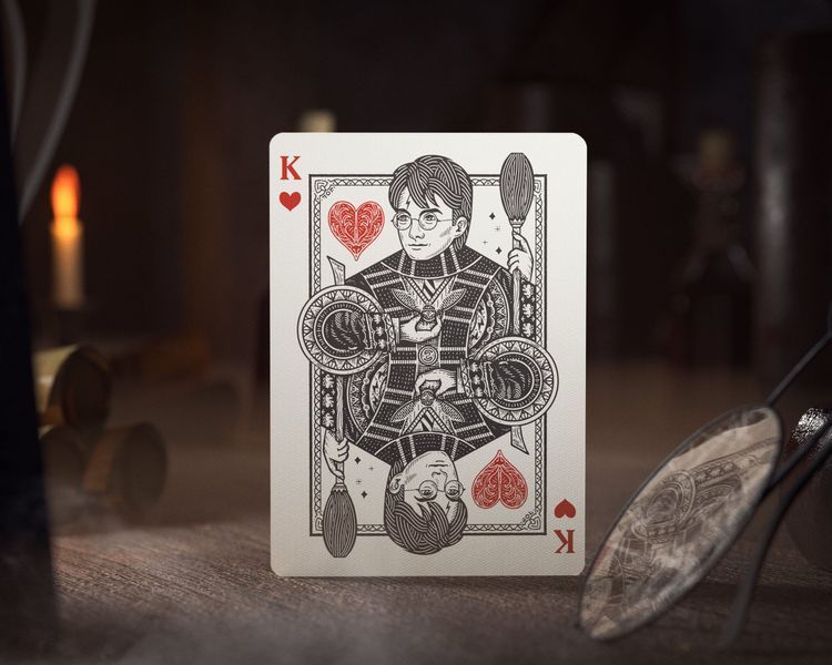 Игральные карты Theory11 Harry Potter Playing Cards Red (52 шт.) T11-HARRY-POTTER-RED фото